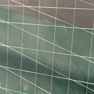 Kolmeteljeline klaaskiust võrgust kangas, mis on alumiiniumfooliumi isolatsiooniks ette nähtud